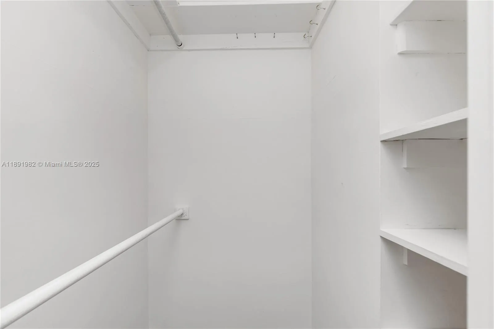 4925 Collins Ave, #6G