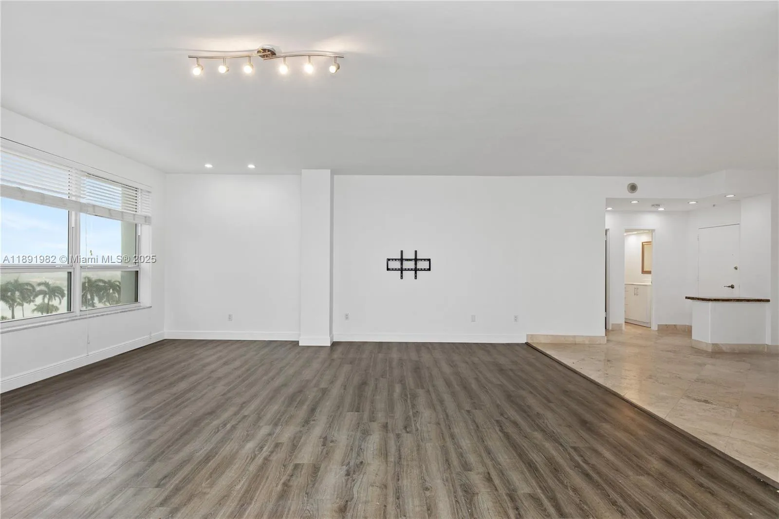 4925 Collins Ave, #6G
