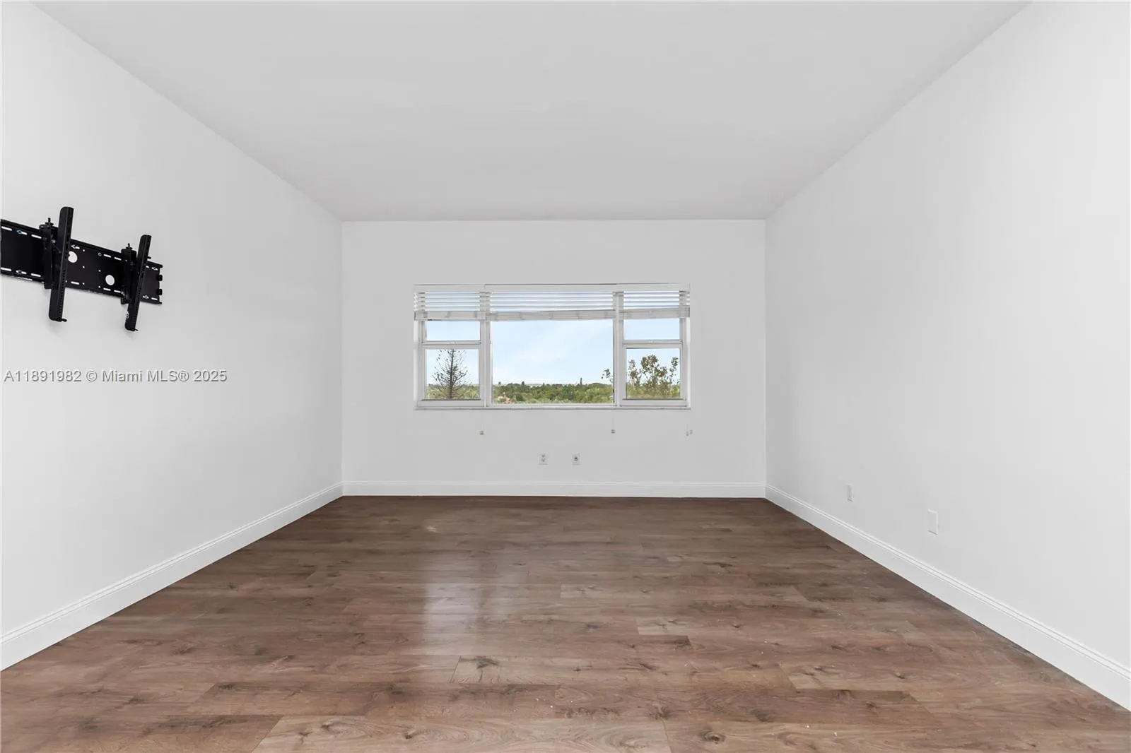 4925 Collins Ave, #6G