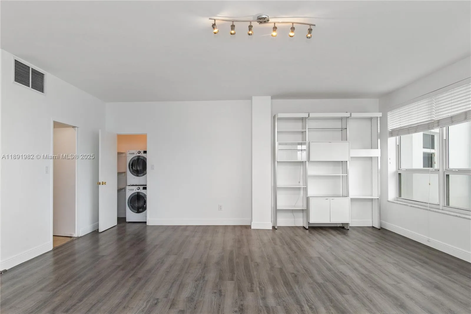 4925 Collins Ave, #6G