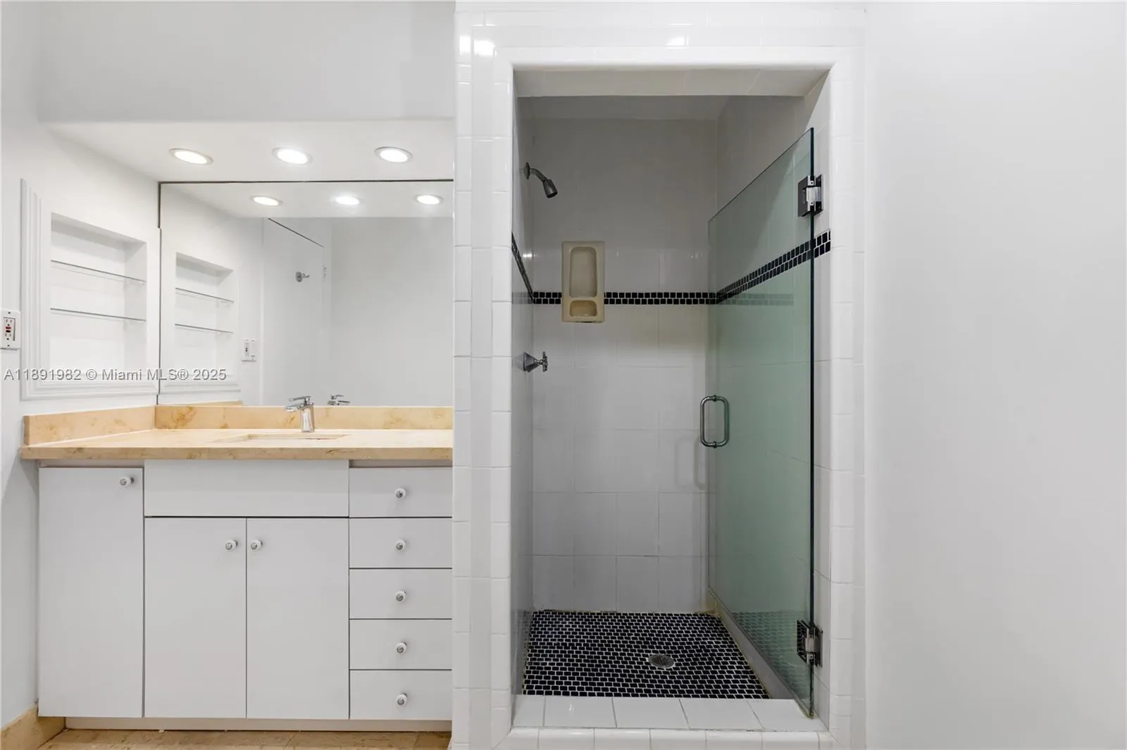 4925 Collins Ave, #6G