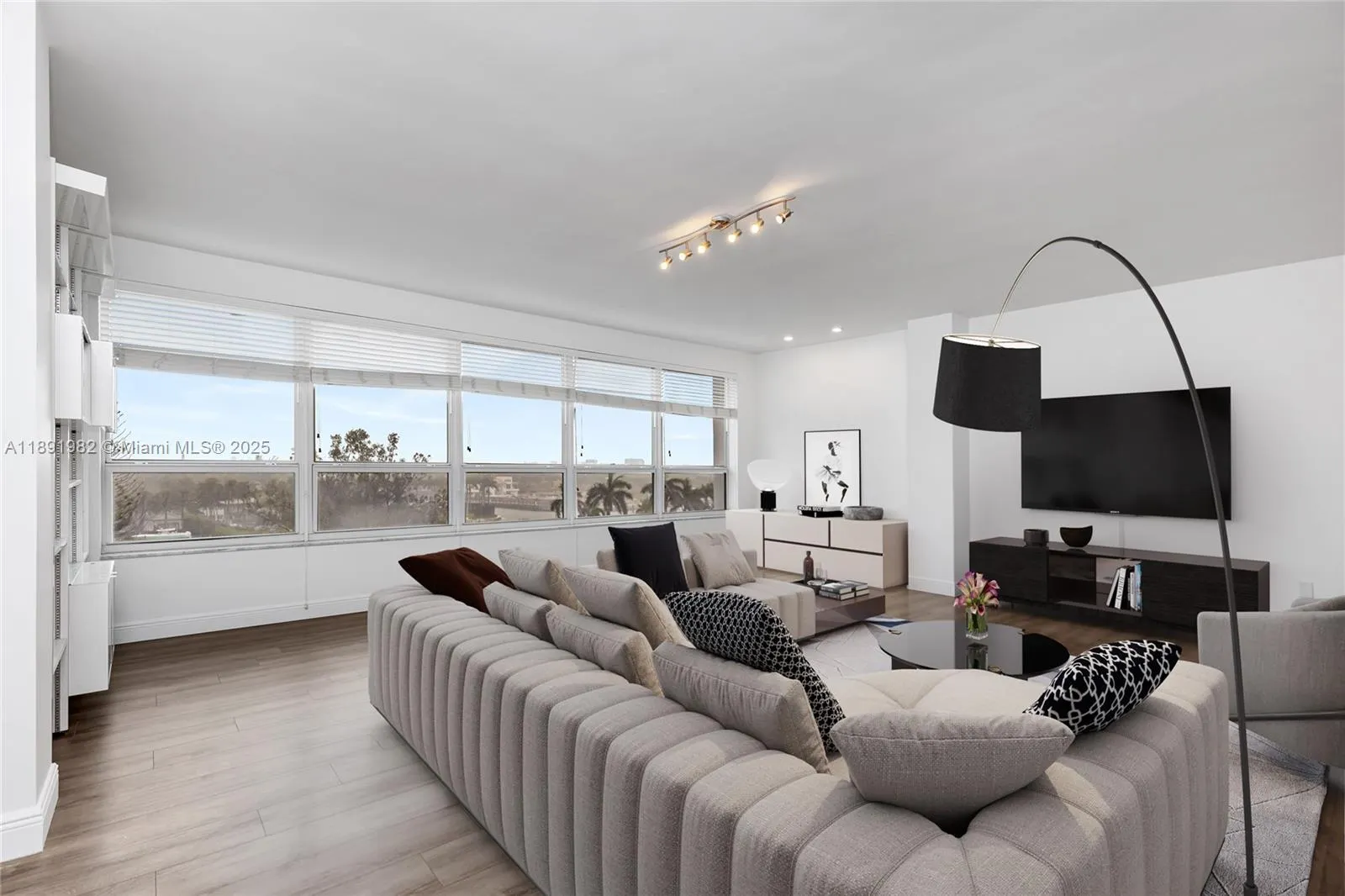 4925 Collins Ave, #6G