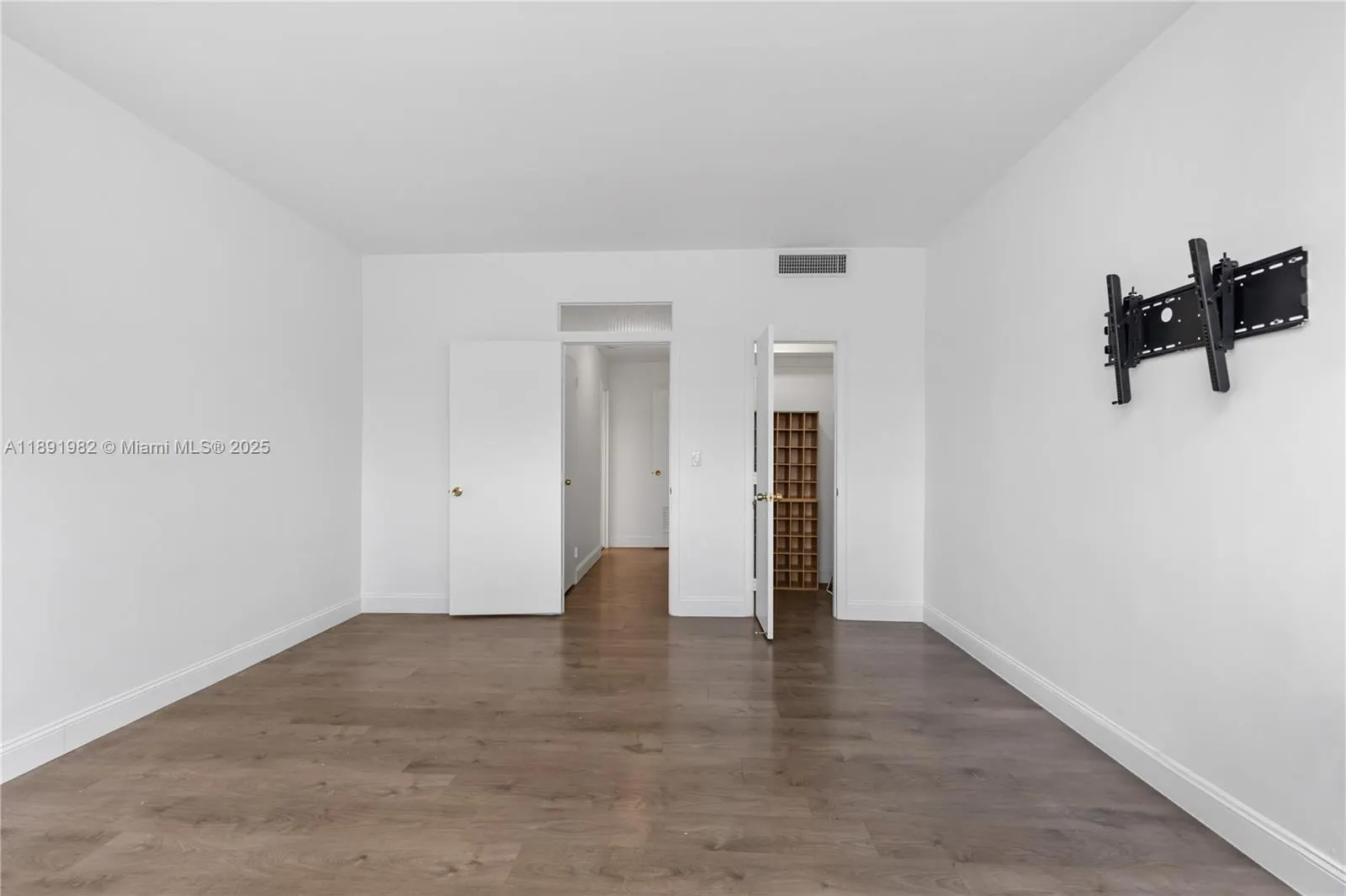 4925 Collins Ave, #6G