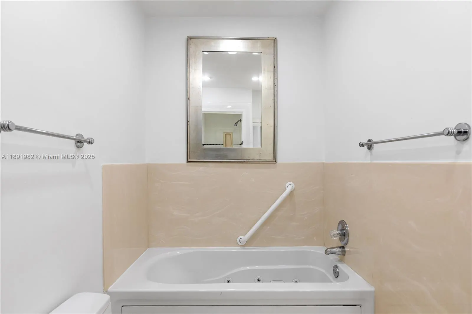 4925 Collins Ave, #6G