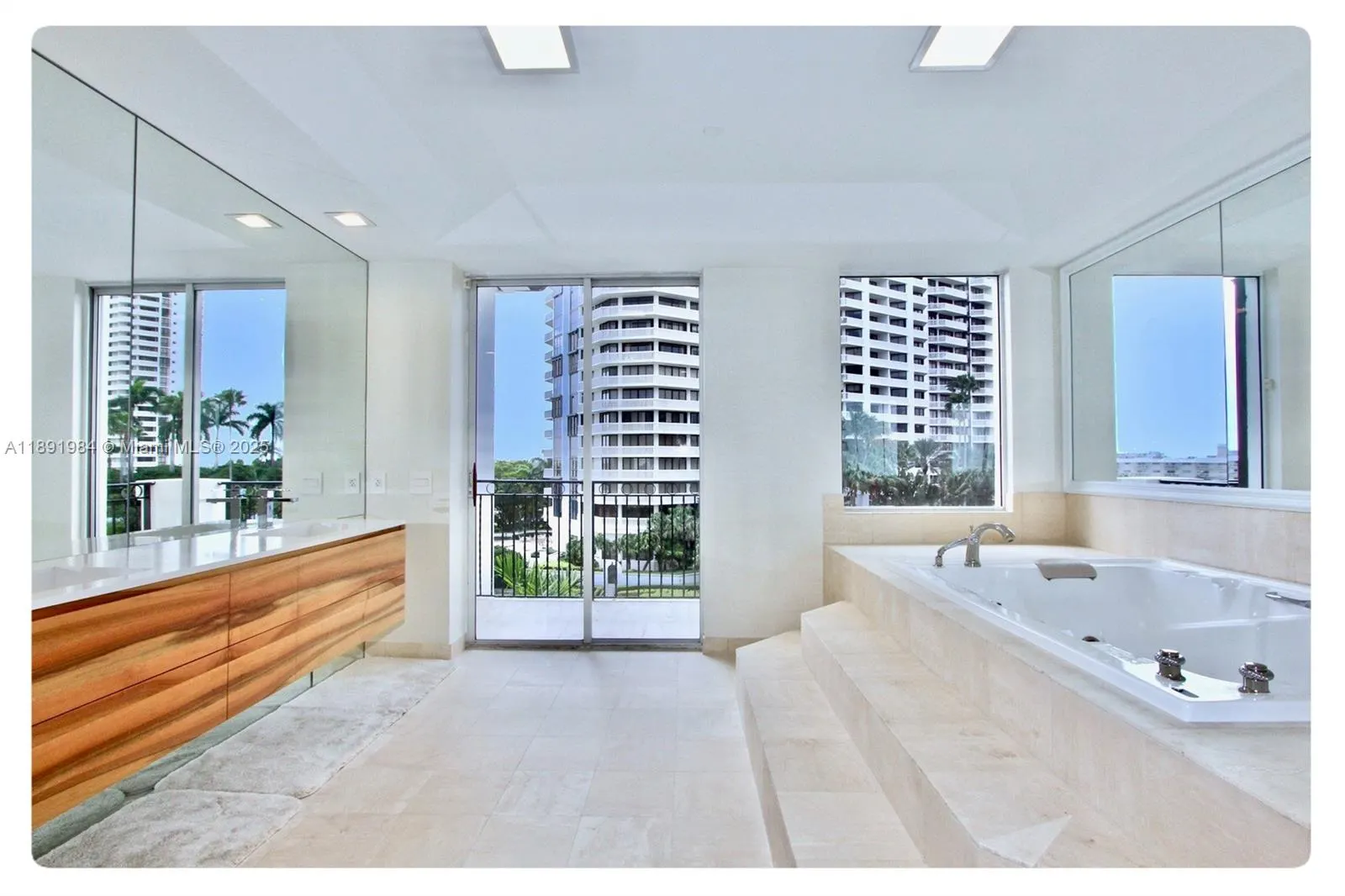 3500 Island Blvd, #DPH01