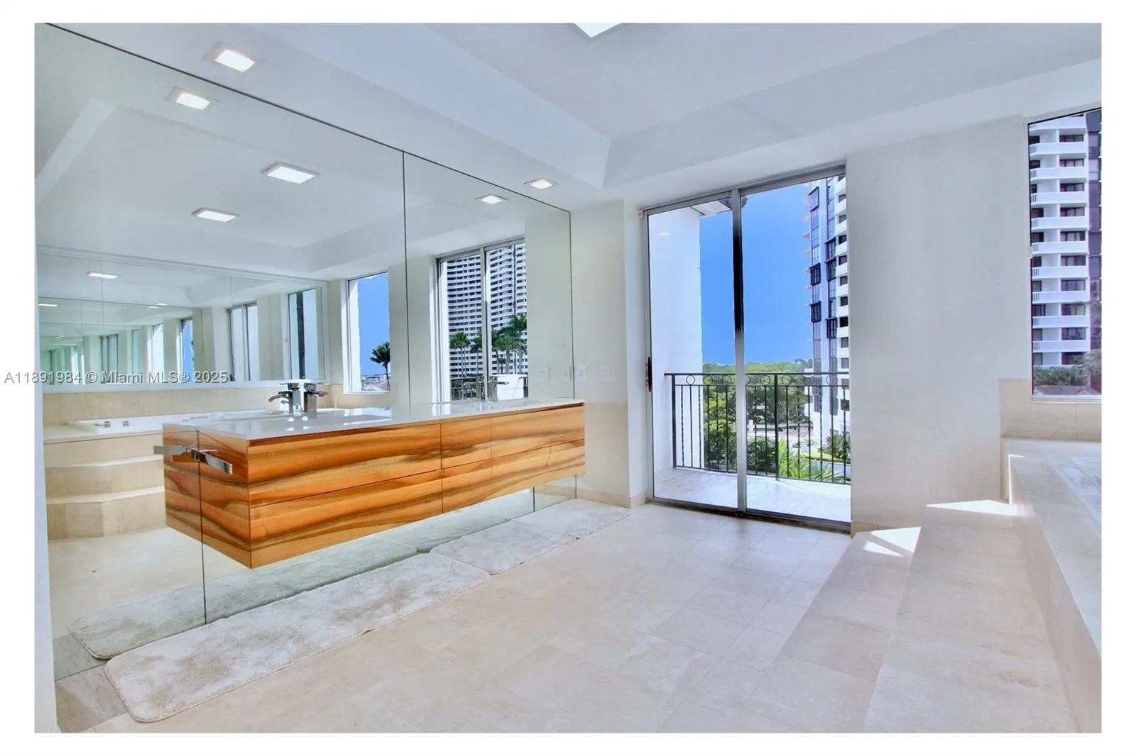 3500 Island Blvd, #DPH01