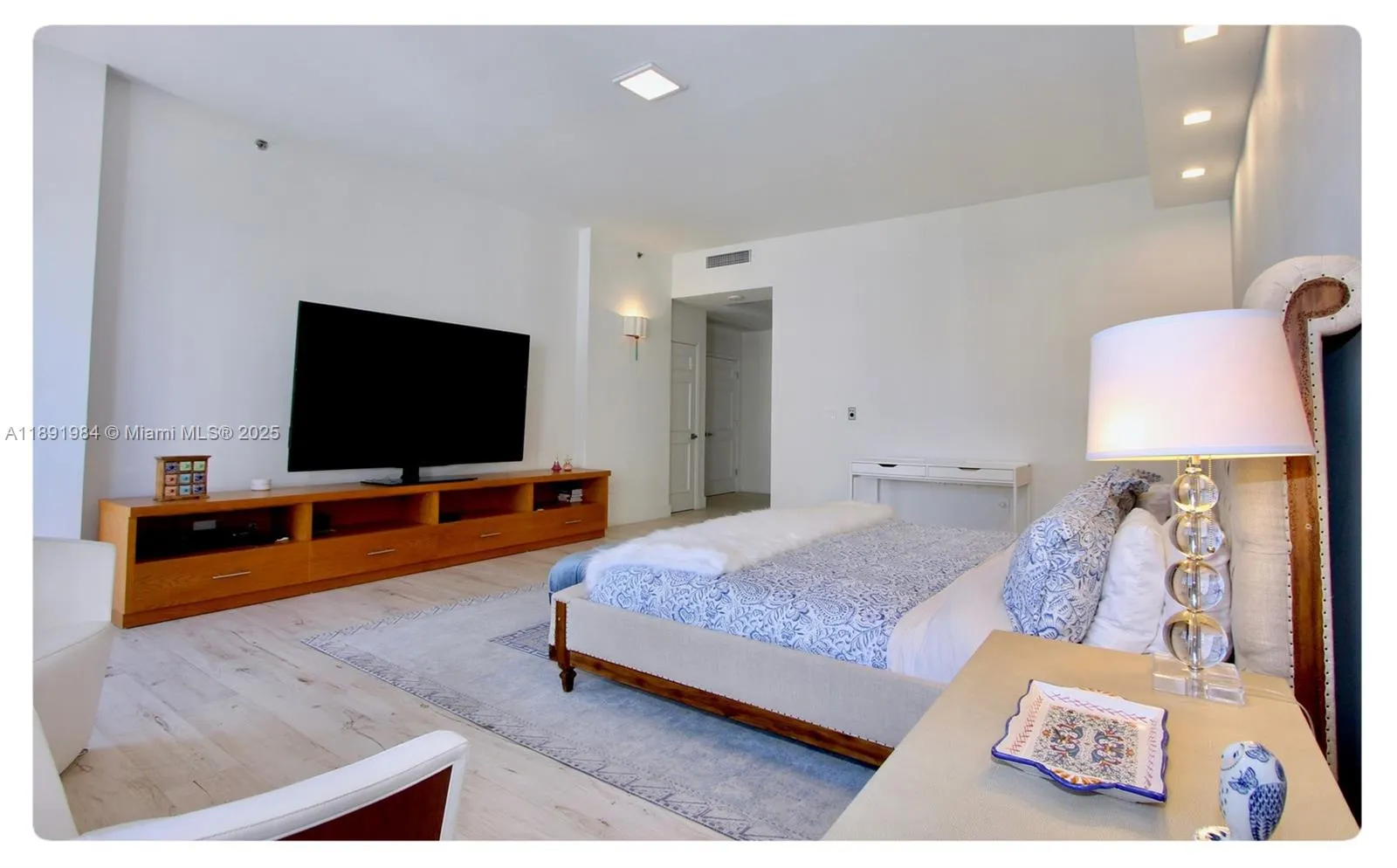 3500 Island Blvd, #DPH01