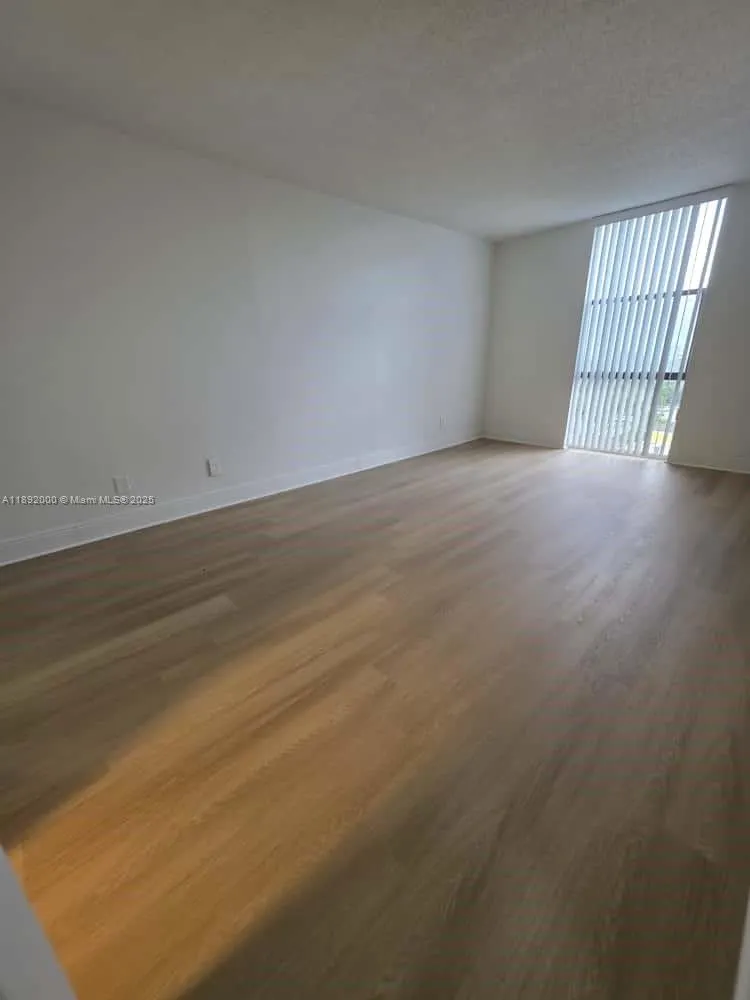 13499 Biscayne Blvd, #811