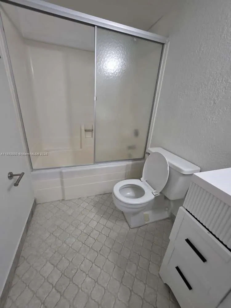 13499 Biscayne Blvd, #811