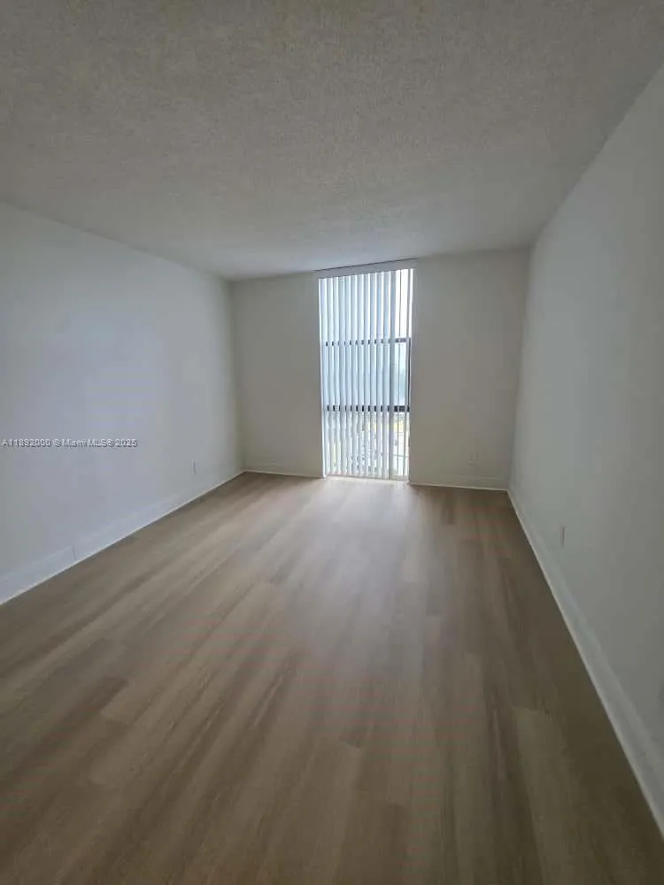 13499 Biscayne Blvd, #811
