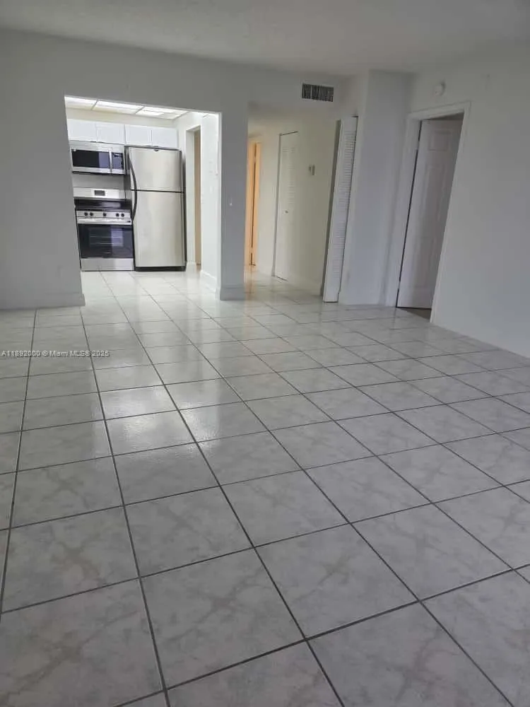 13499 Biscayne Blvd, #811