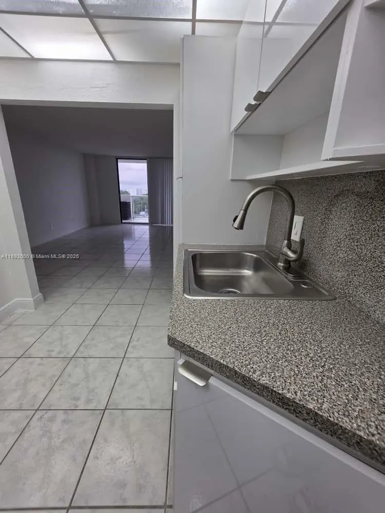 13499 Biscayne Blvd, #811