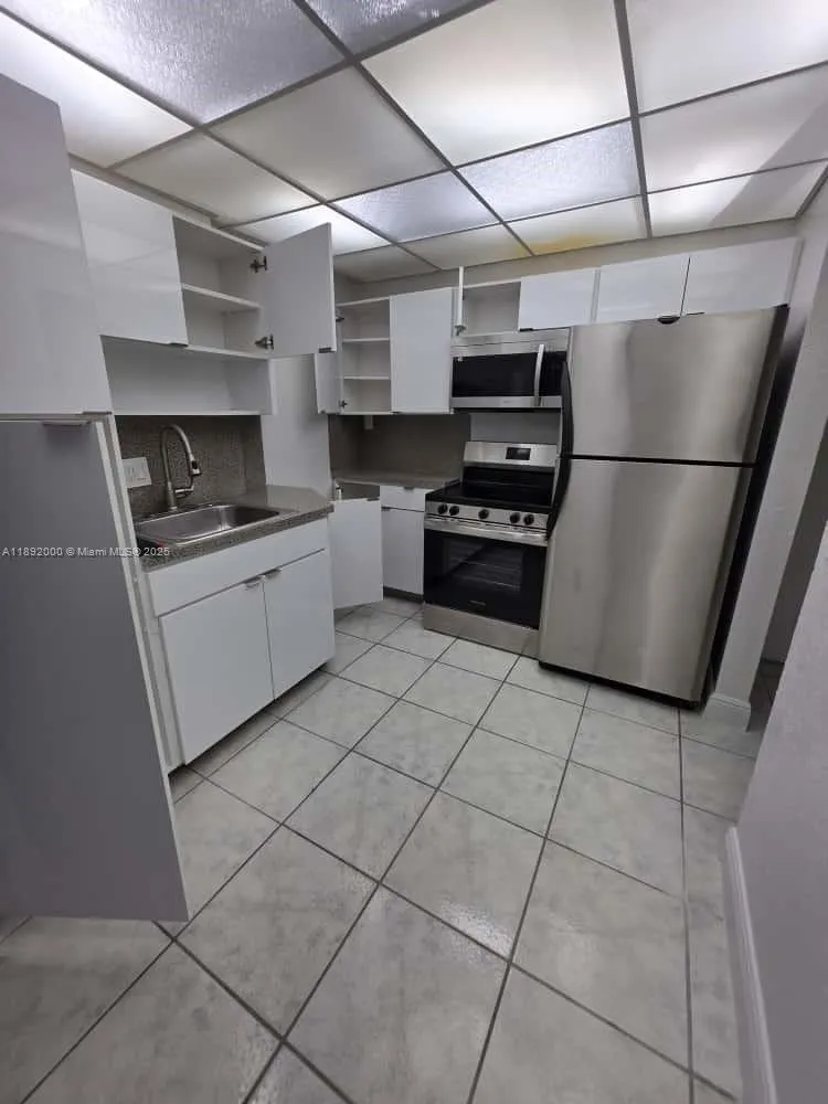 13499 Biscayne Blvd, #811