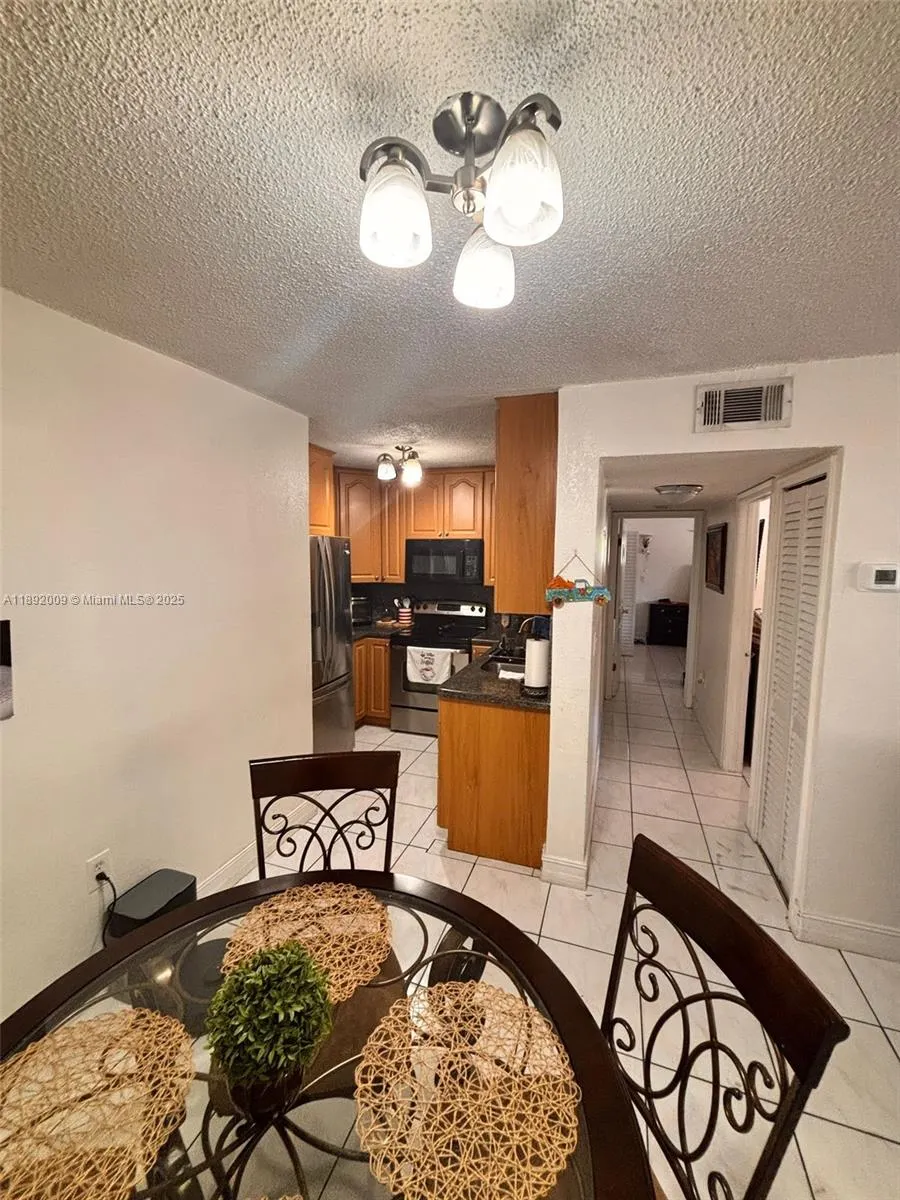 2565 W 56th St, #101