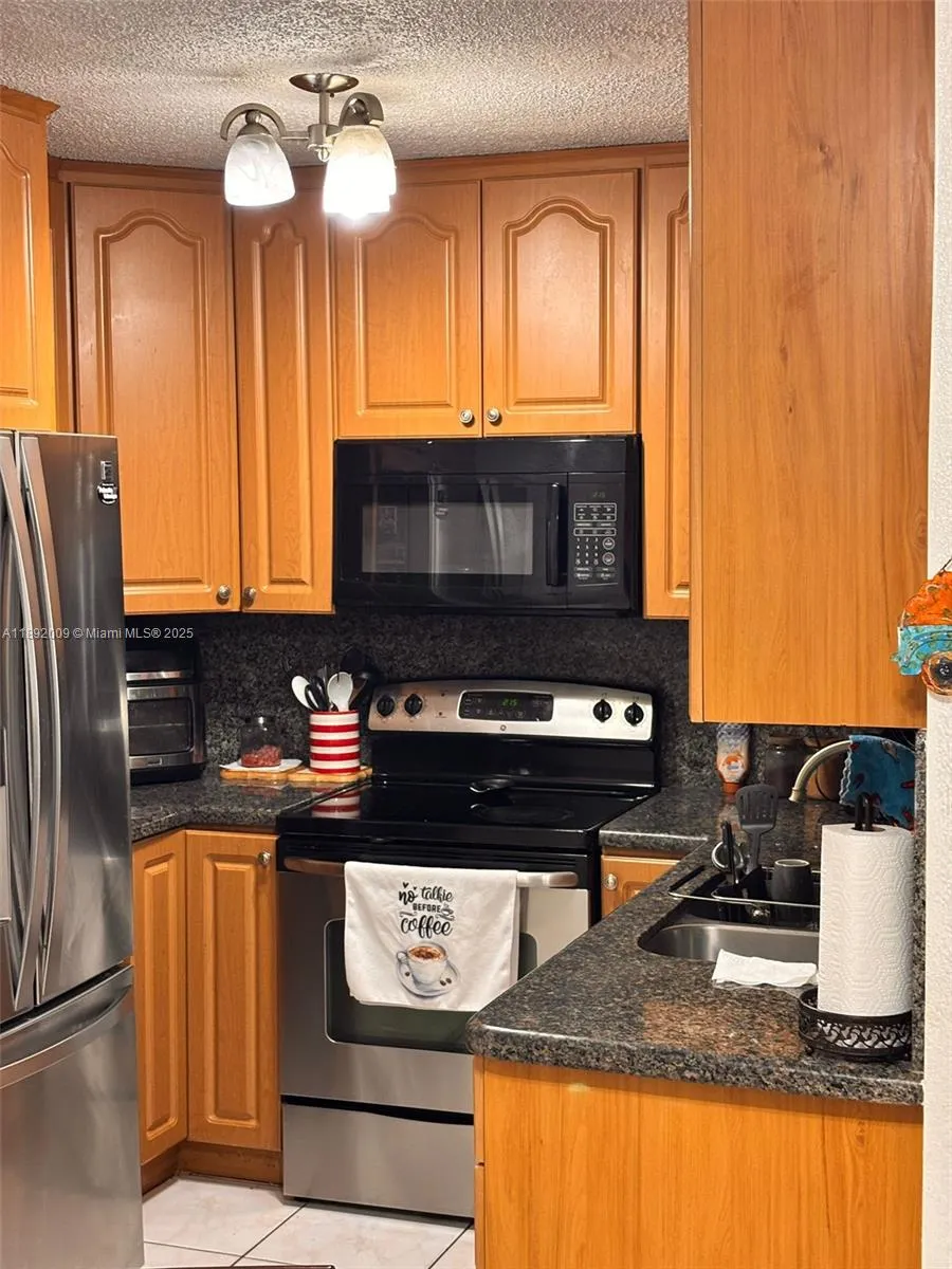 2565 W 56th St, #101