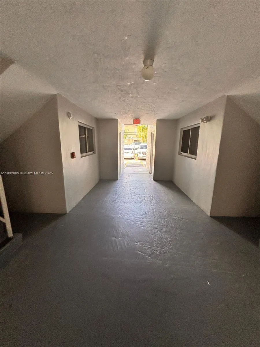 2565 W 56th St, #101