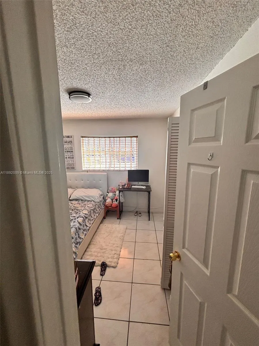 2565 W 56th St, #101