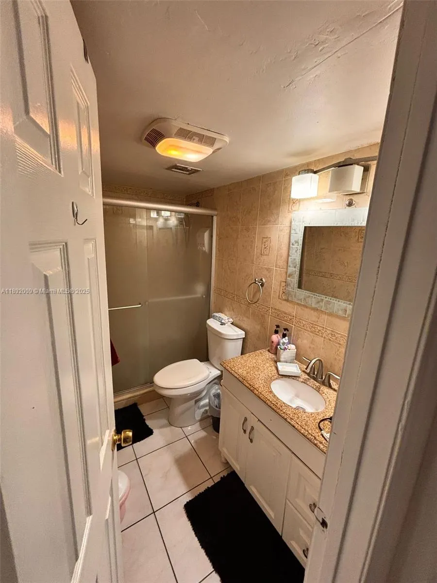 2565 W 56th St, #101