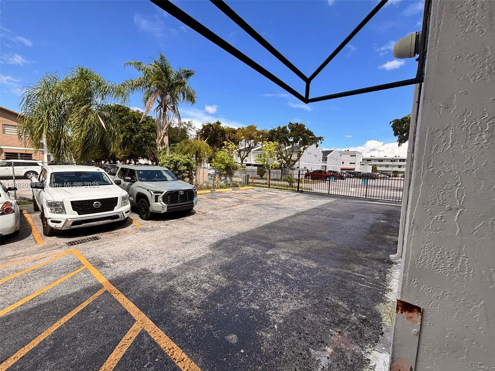 2565 W 56th St, #101