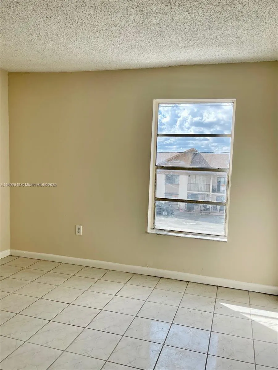 1725 W 60th St, #F304