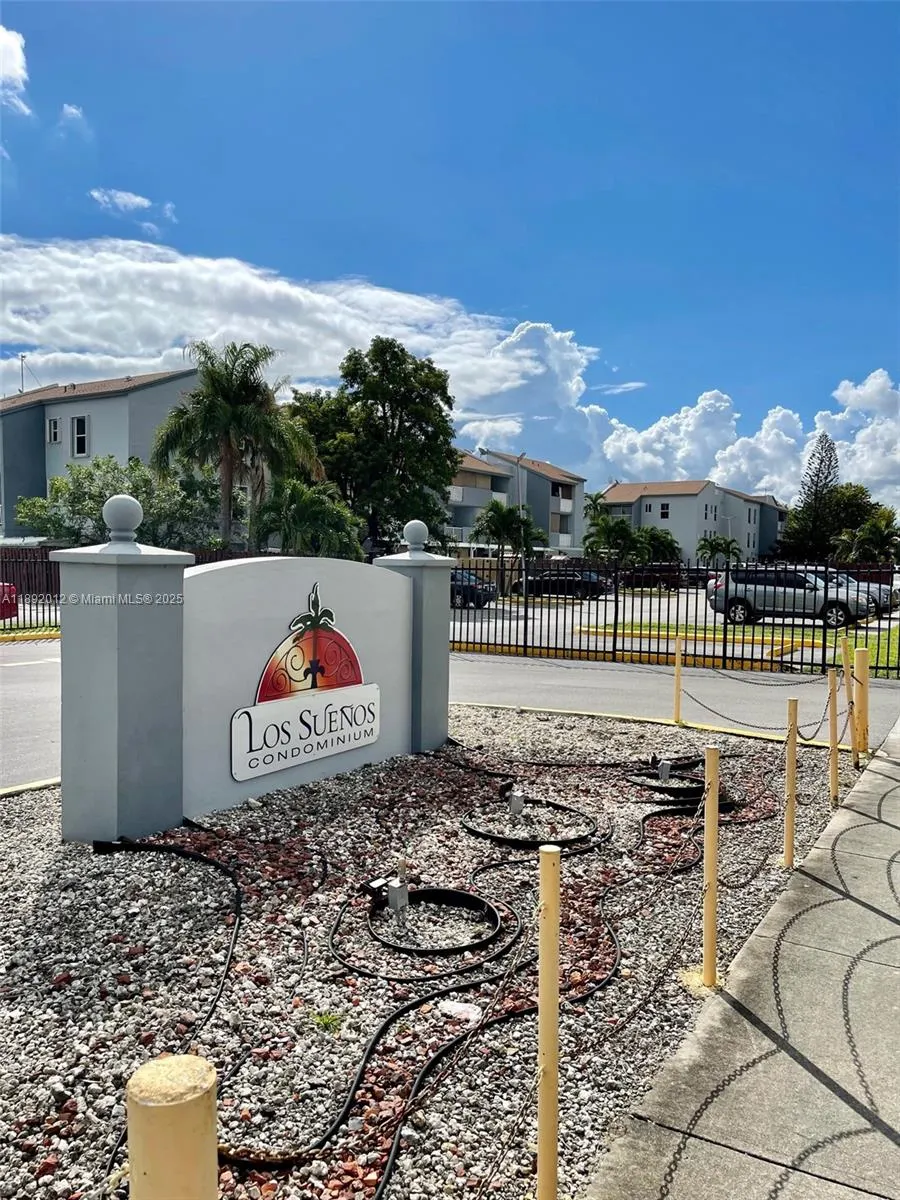 1725 W 60th St, #F304