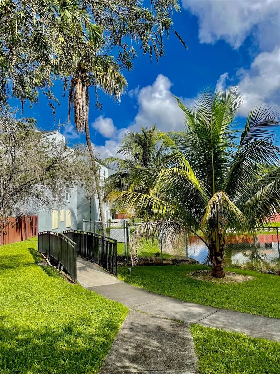 1725 W 60th St, #F304