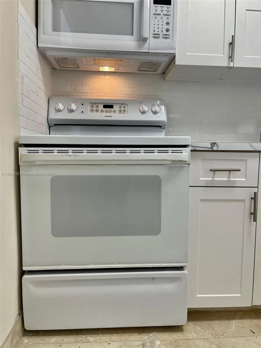 1725 W 60th St, #F304