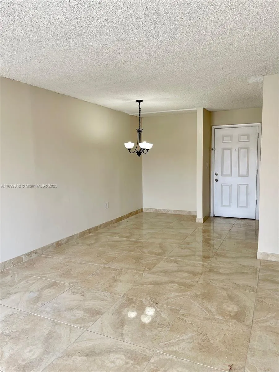 1725 W 60th St, #F304