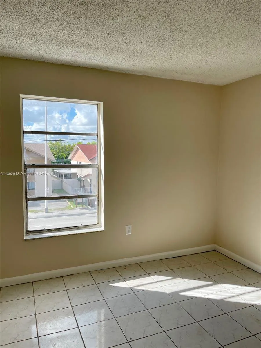1725 W 60th St, #F304