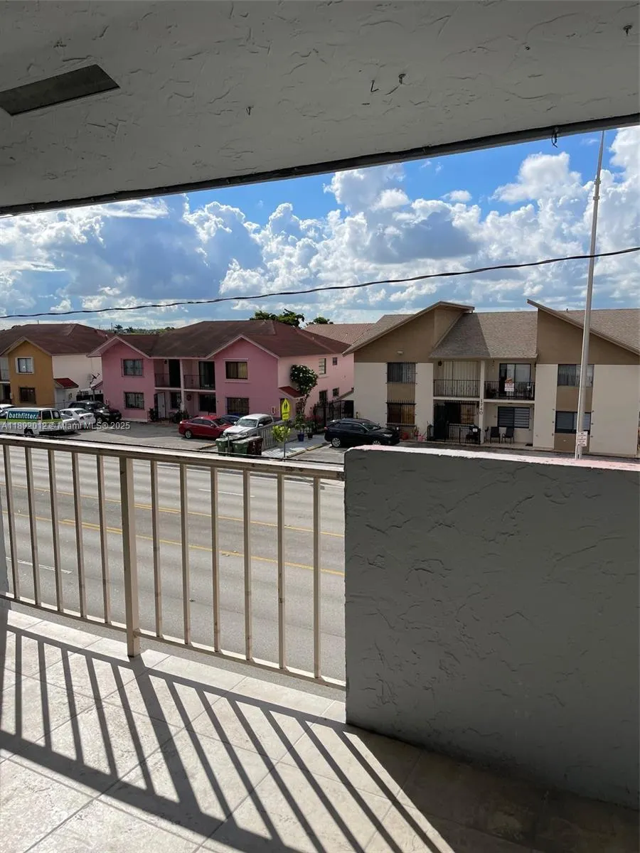 1725 W 60th St, #F304