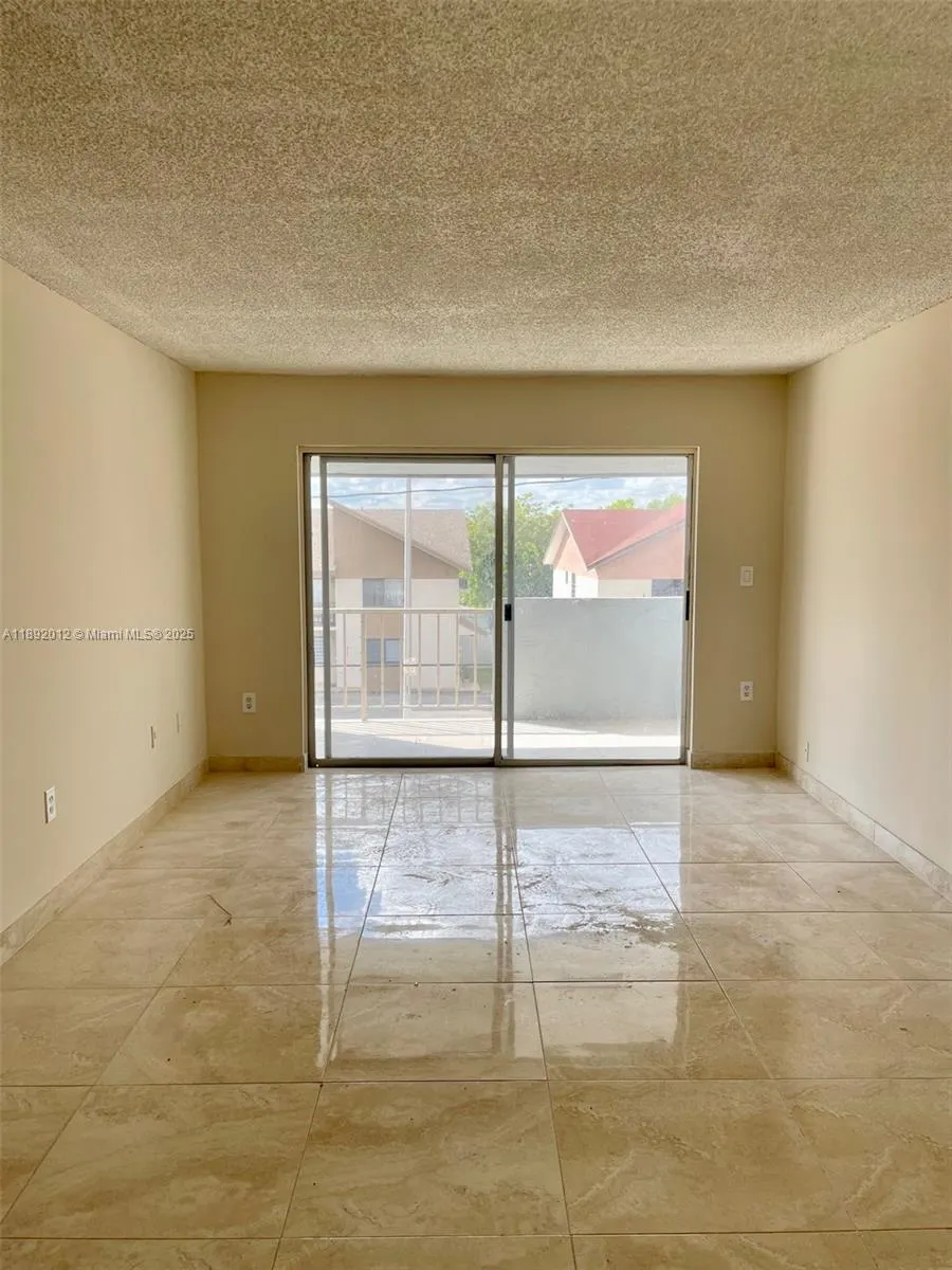 1725 W 60th St, #F304
