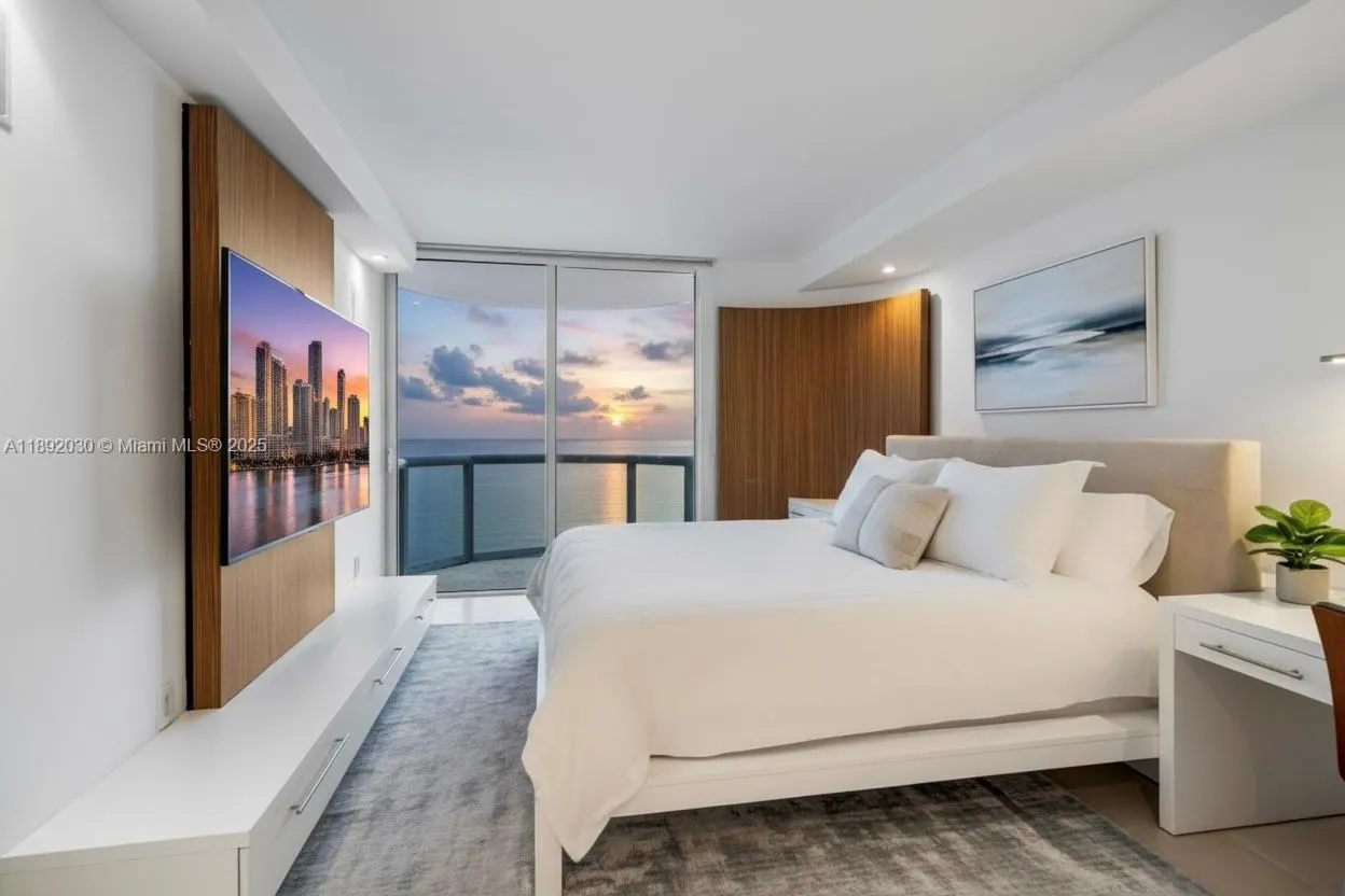 6365 Collins Ave, #2901