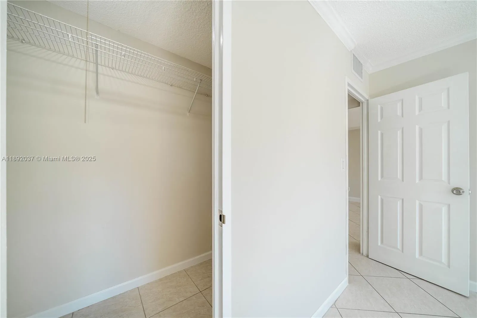 2555 NE 11th St, #310