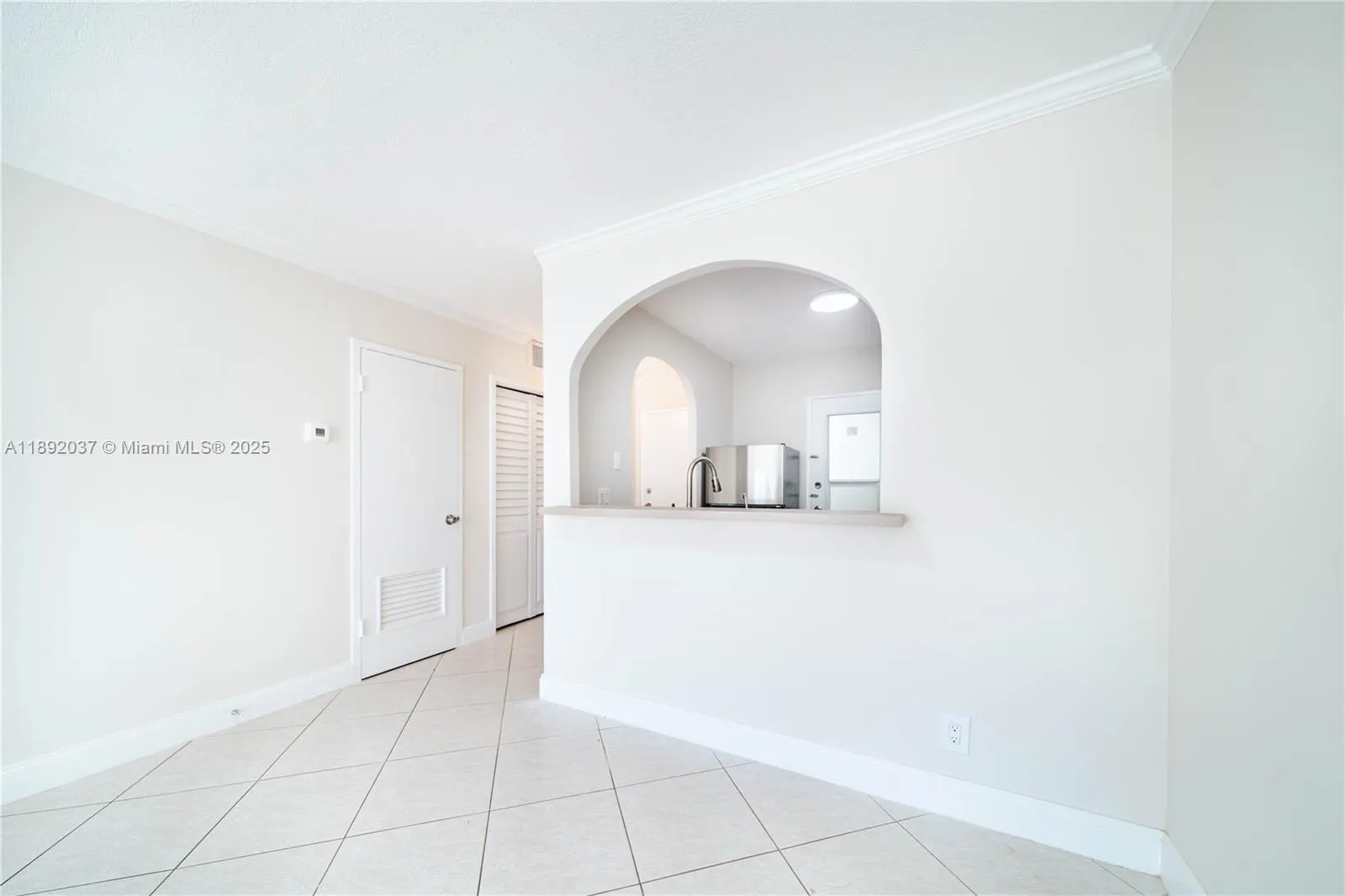 2555 NE 11th St, #310