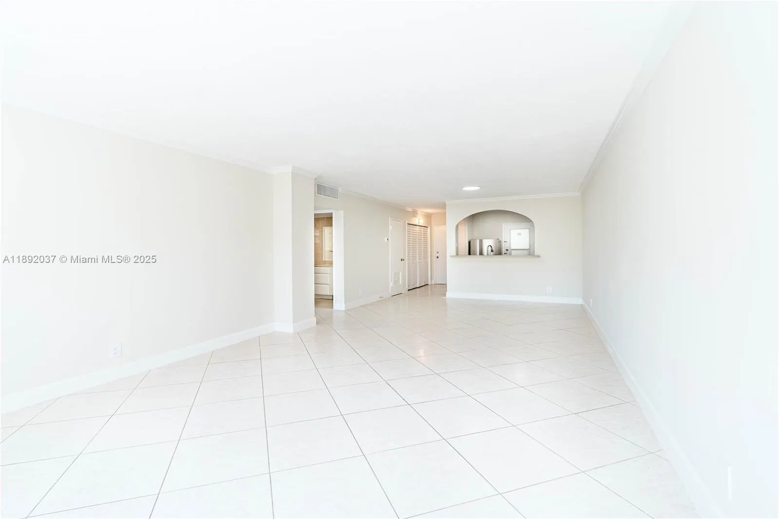 2555 NE 11th St, #310
