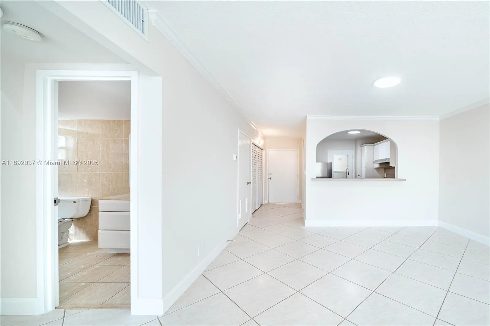 2555 NE 11th St, #310