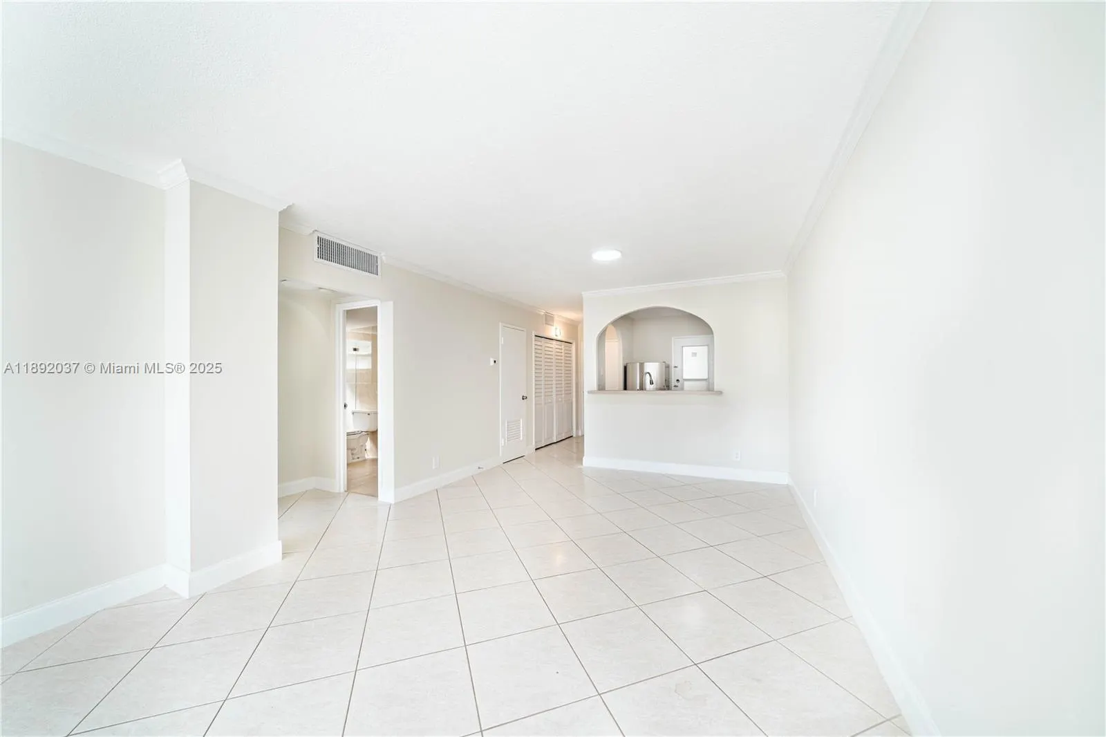 2555 NE 11th St, #310