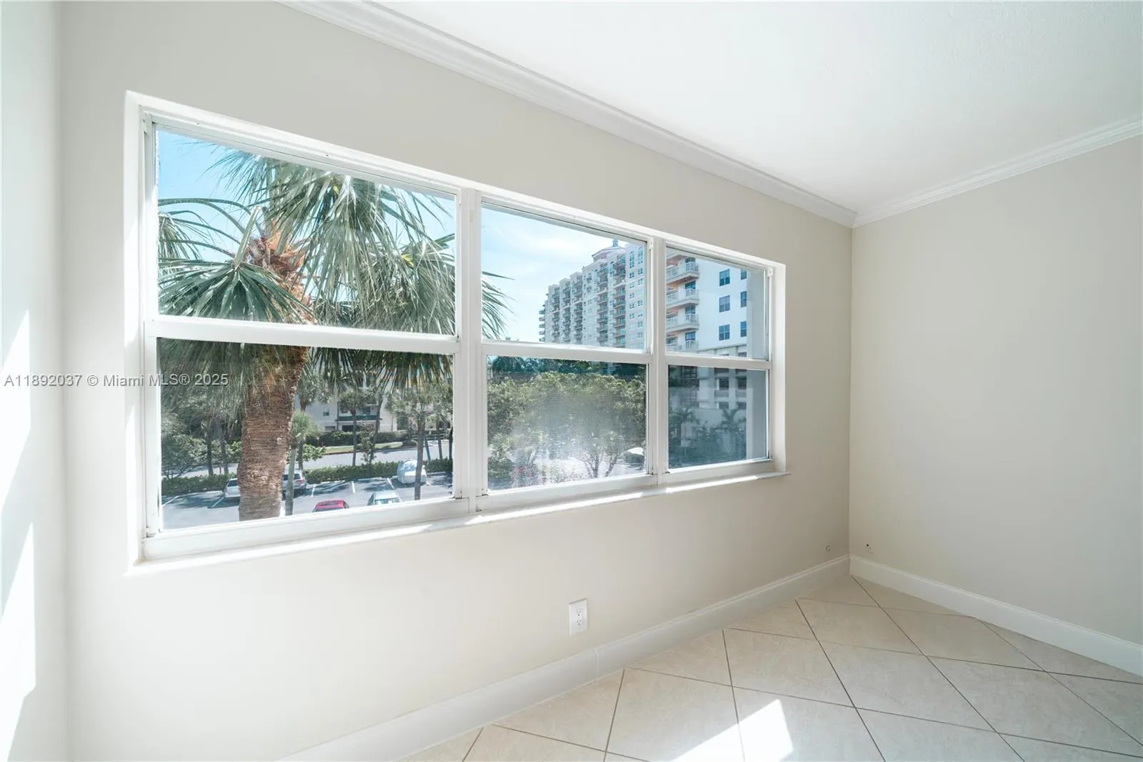 2555 NE 11th St, #310
