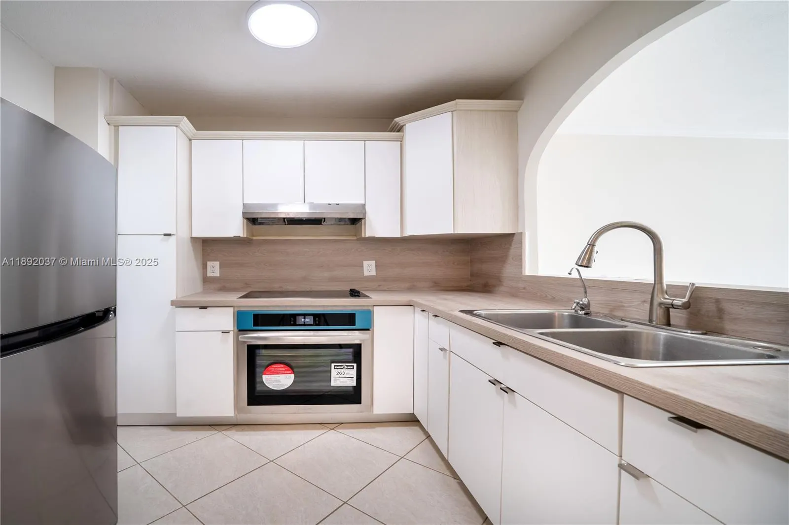 2555 NE 11th St, #310