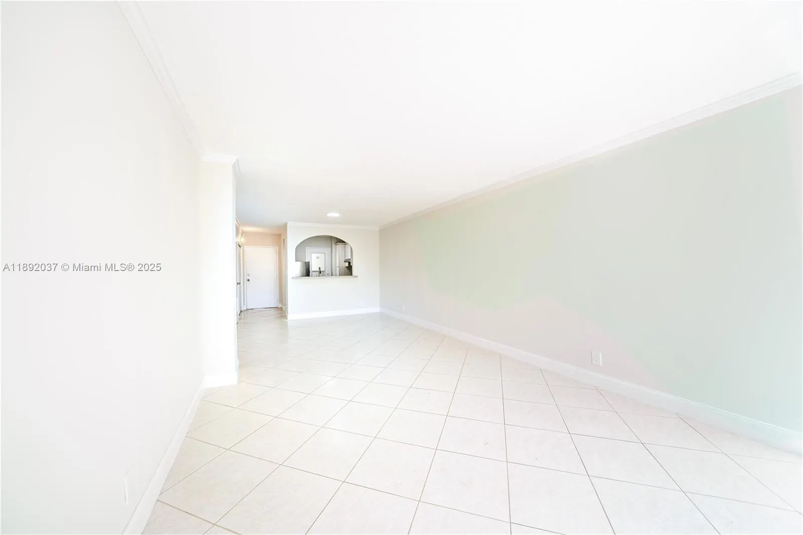 2555 NE 11th St, #310