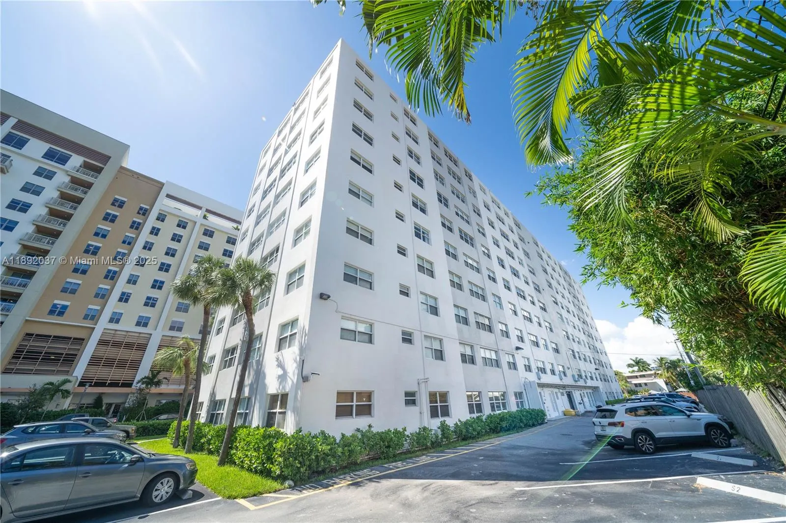 2555 NE 11th St, #310
