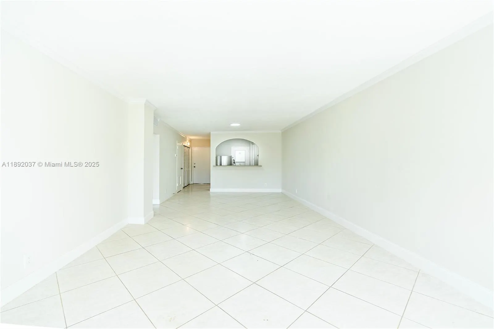 2555 NE 11th St, #310