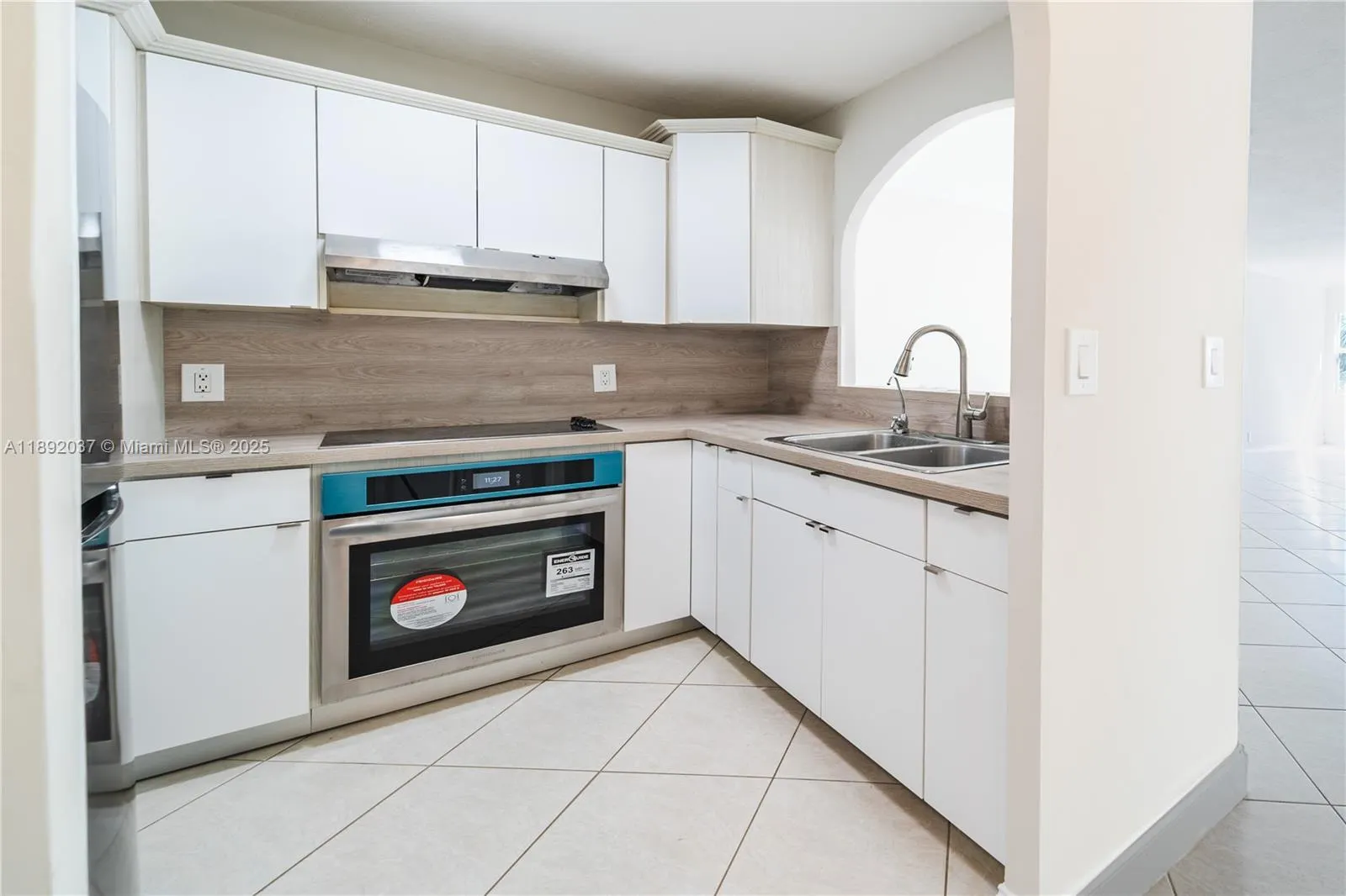 2555 NE 11th St, #310