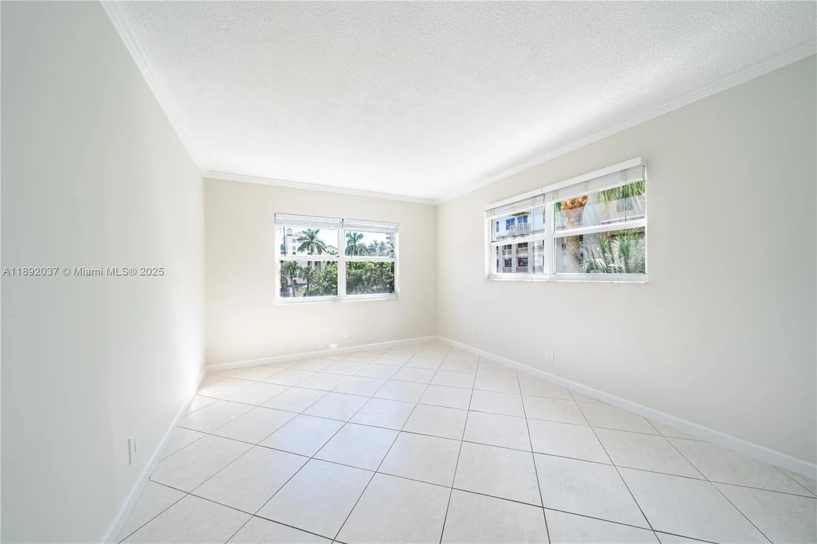 2555 NE 11th St, #310