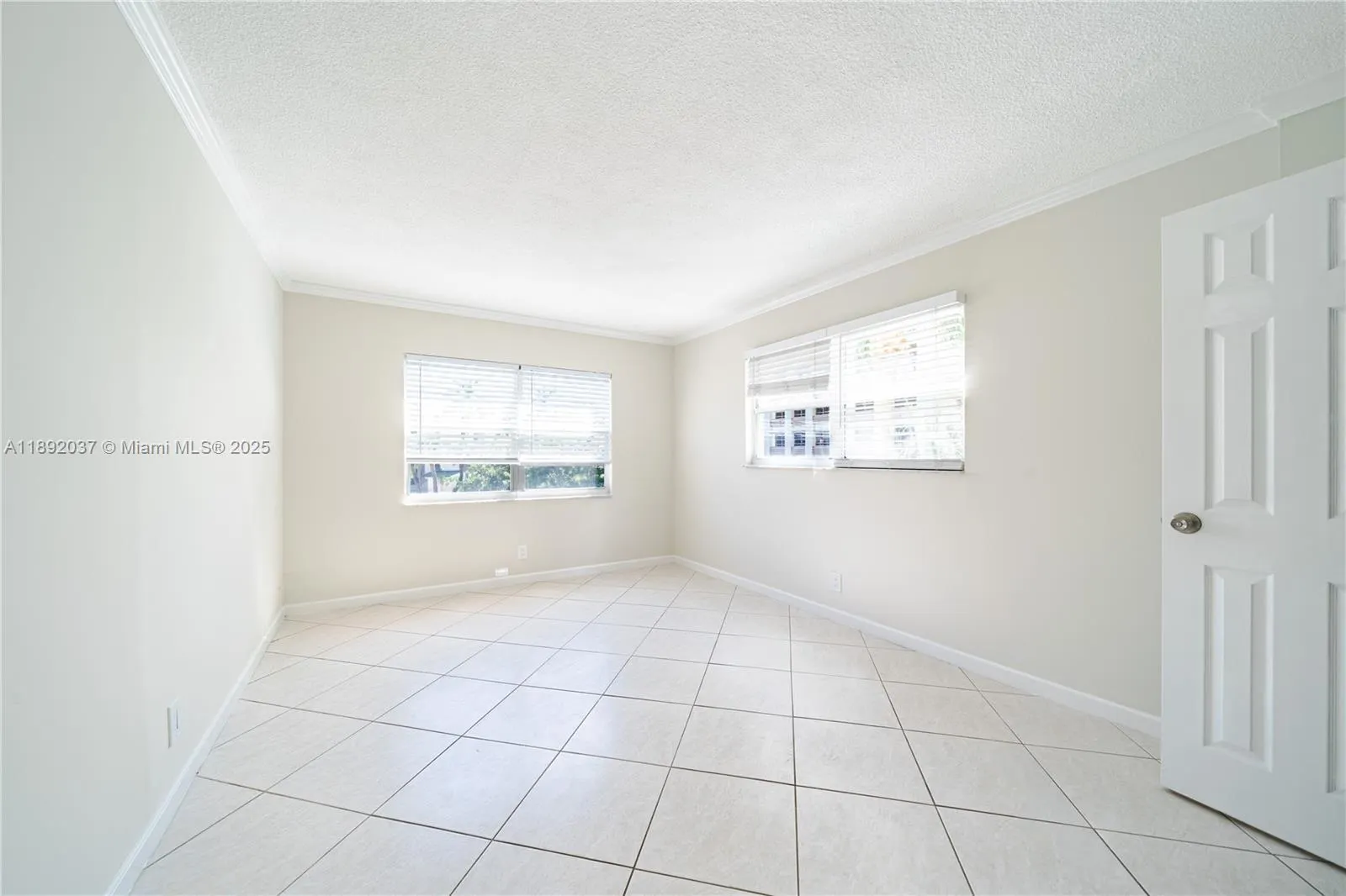 2555 NE 11th St, #310