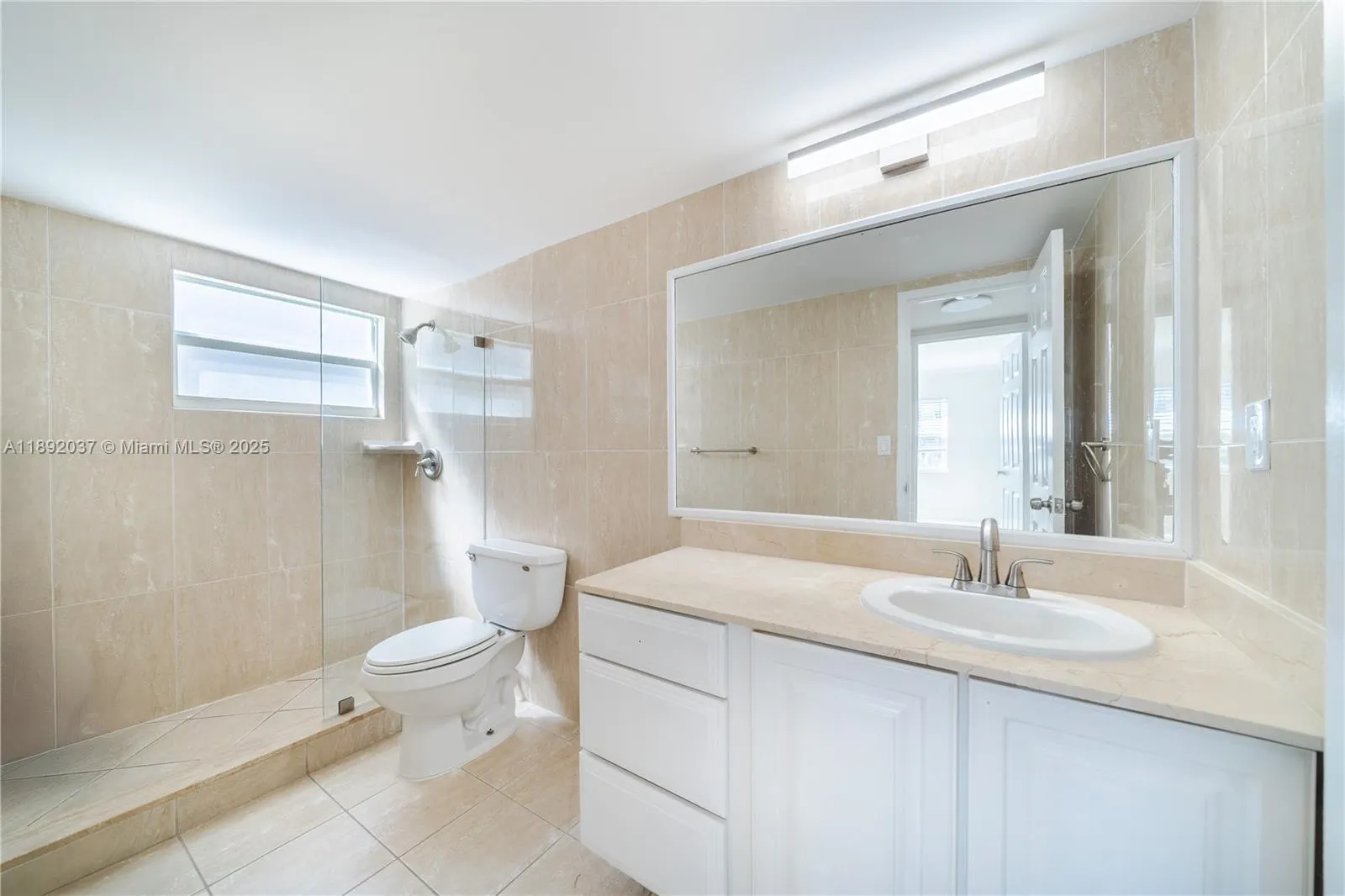2555 NE 11th St, #310