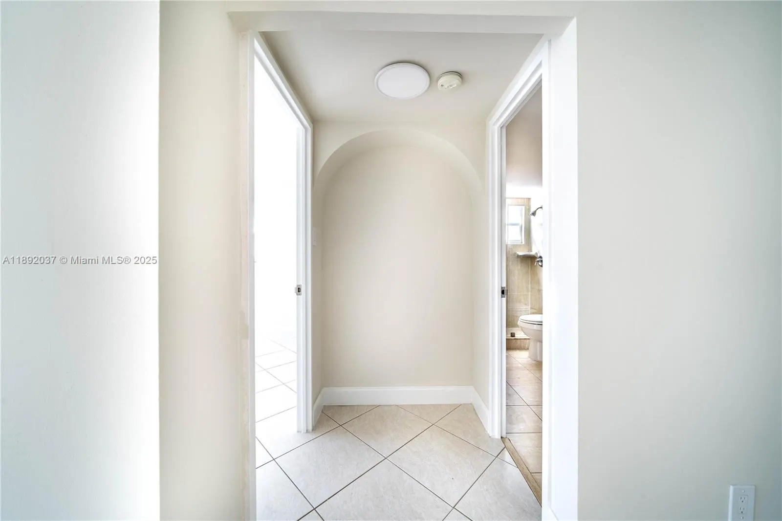 2555 NE 11th St, #310