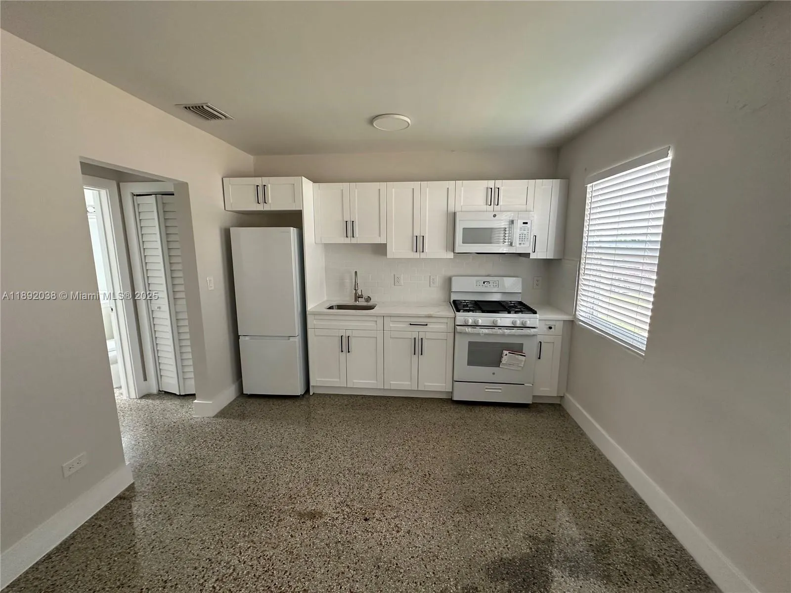 211 SW 18th Ave, #2