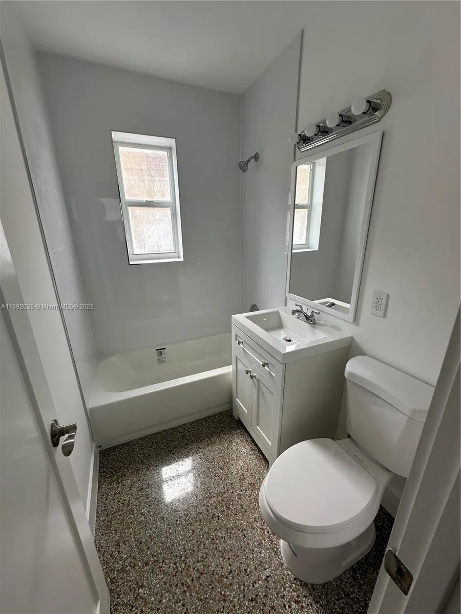 211 SW 18th Ave, #2