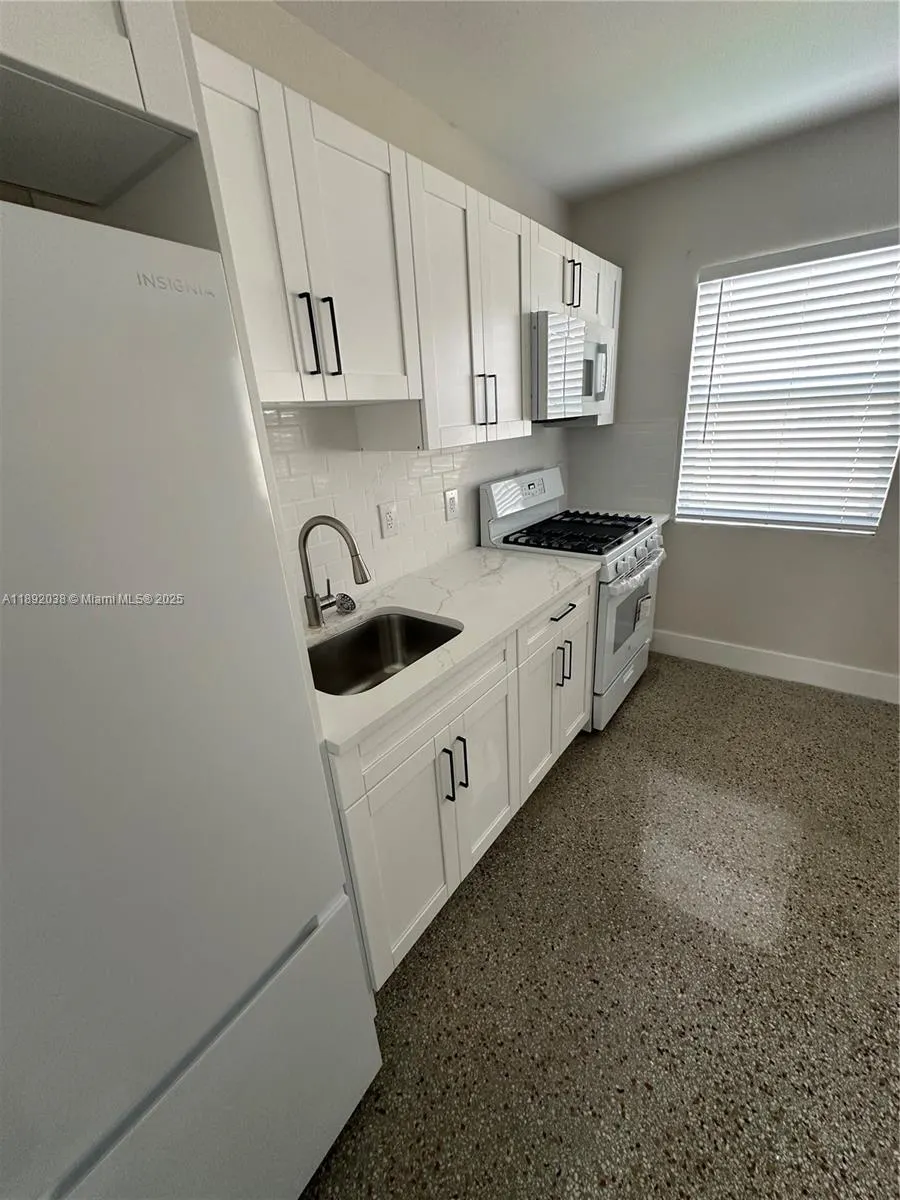 211 SW 18th Ave, #2